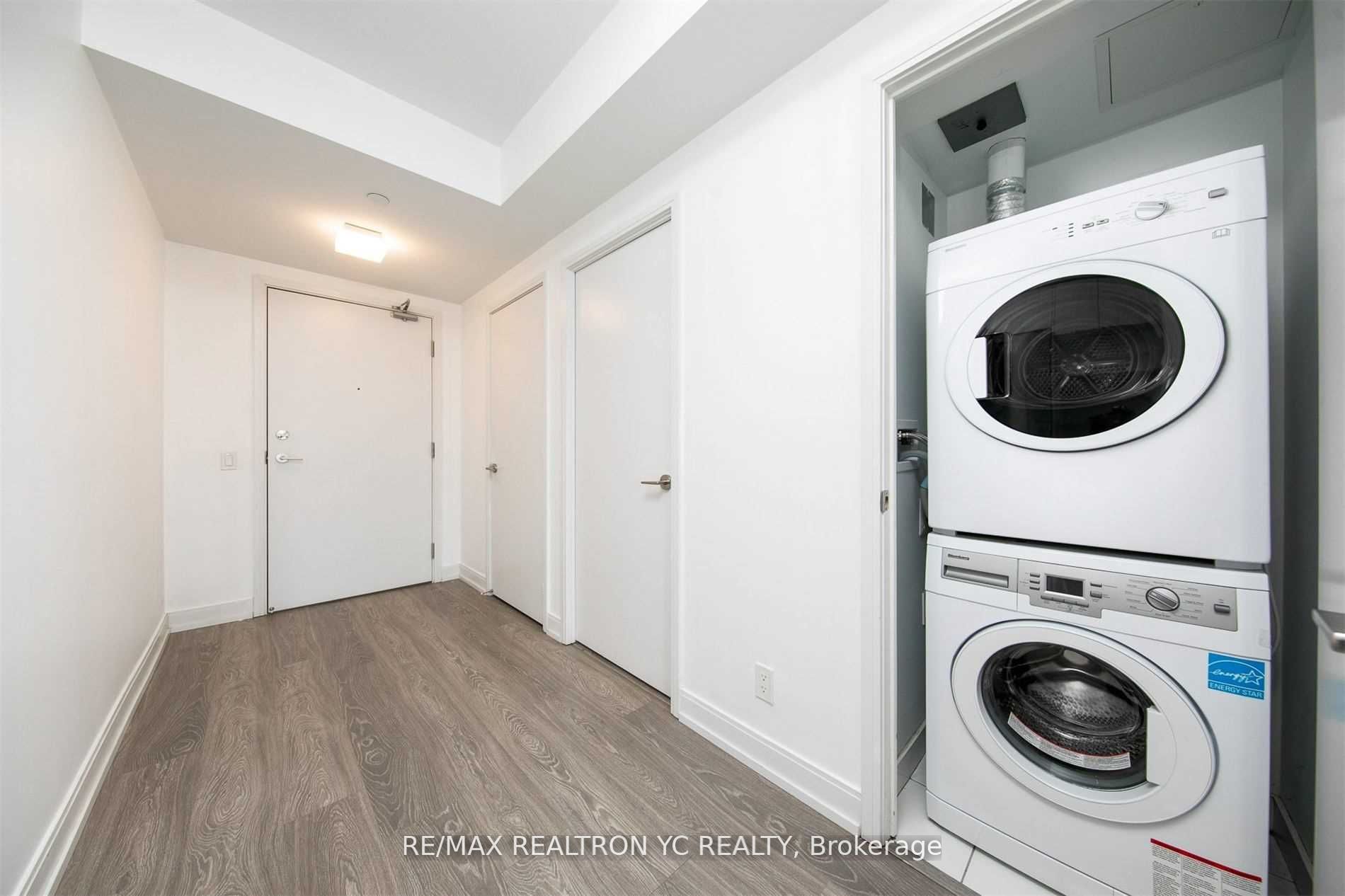 181 Dundas Street E #4007