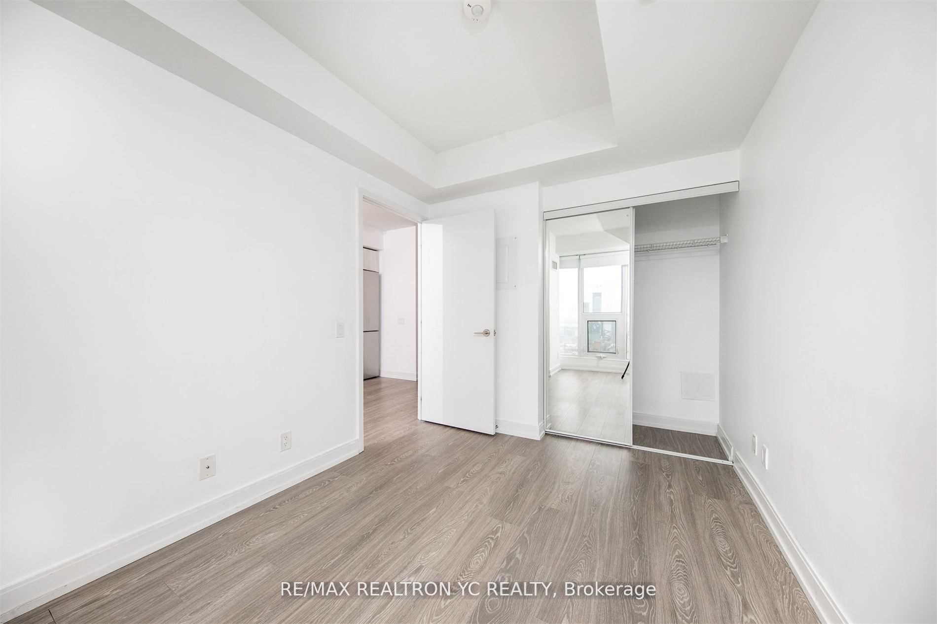 181 Dundas Street E #4007