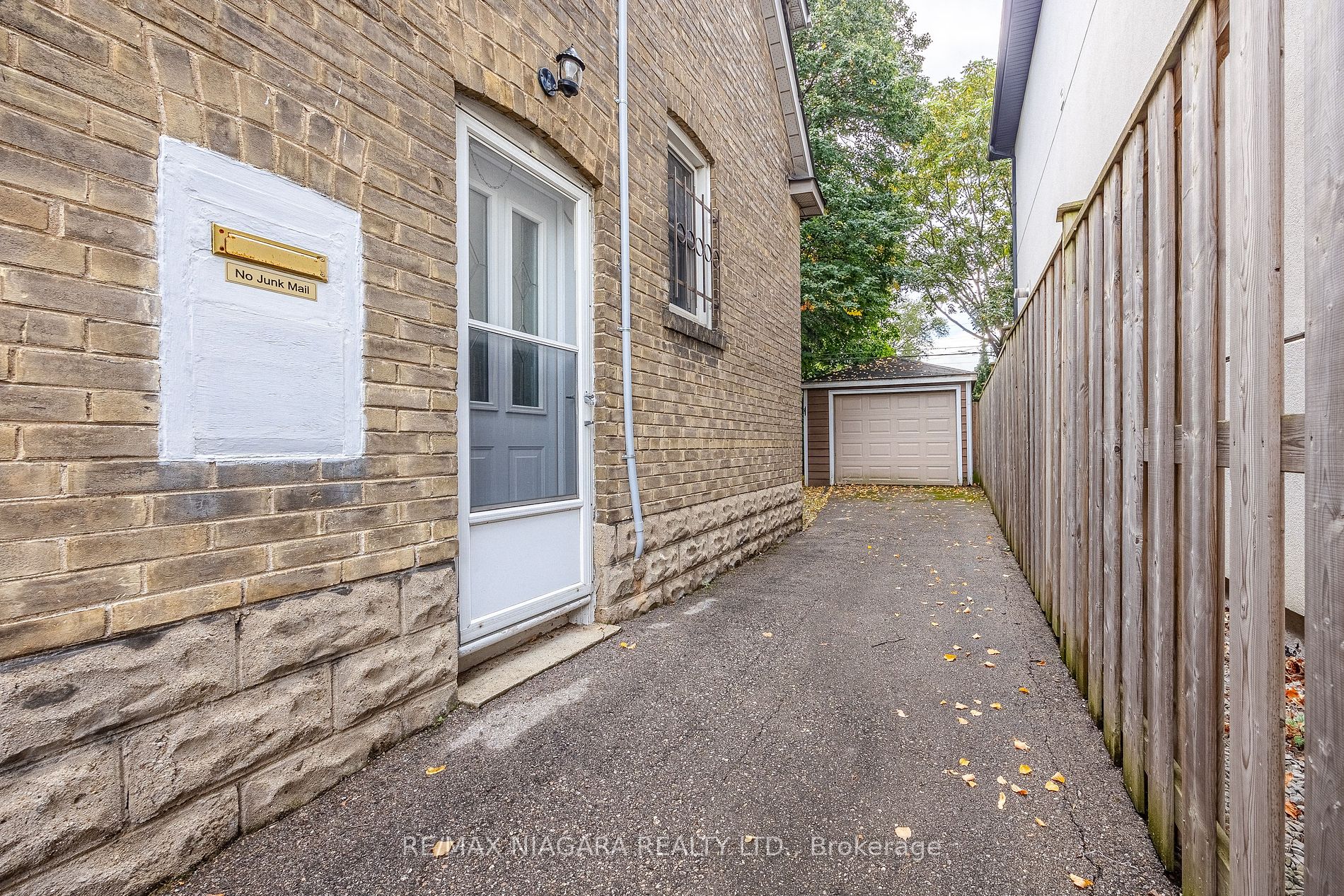 333 Glengarry Avenue