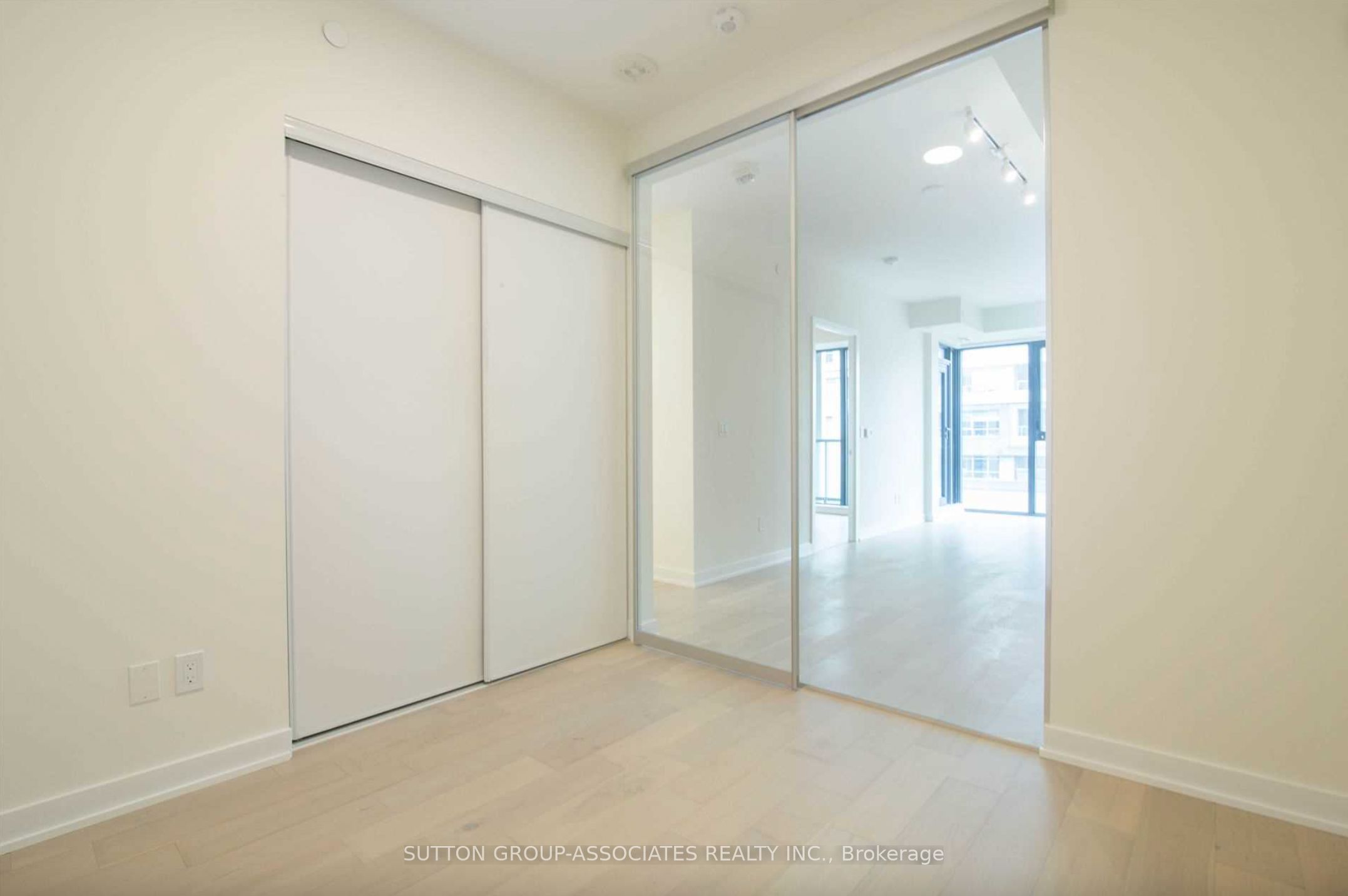 840 St Clair Avenue W, #416