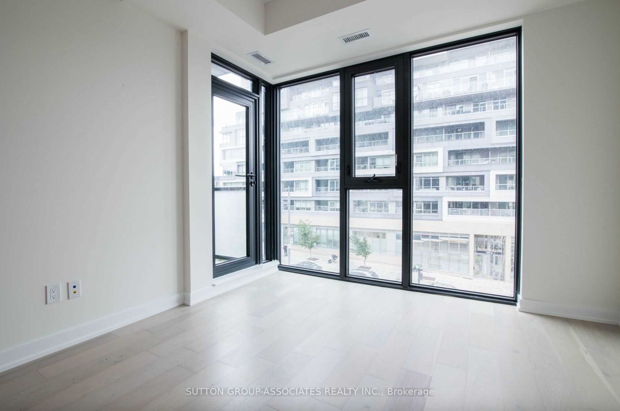 840 St Clair Avenue W, #416