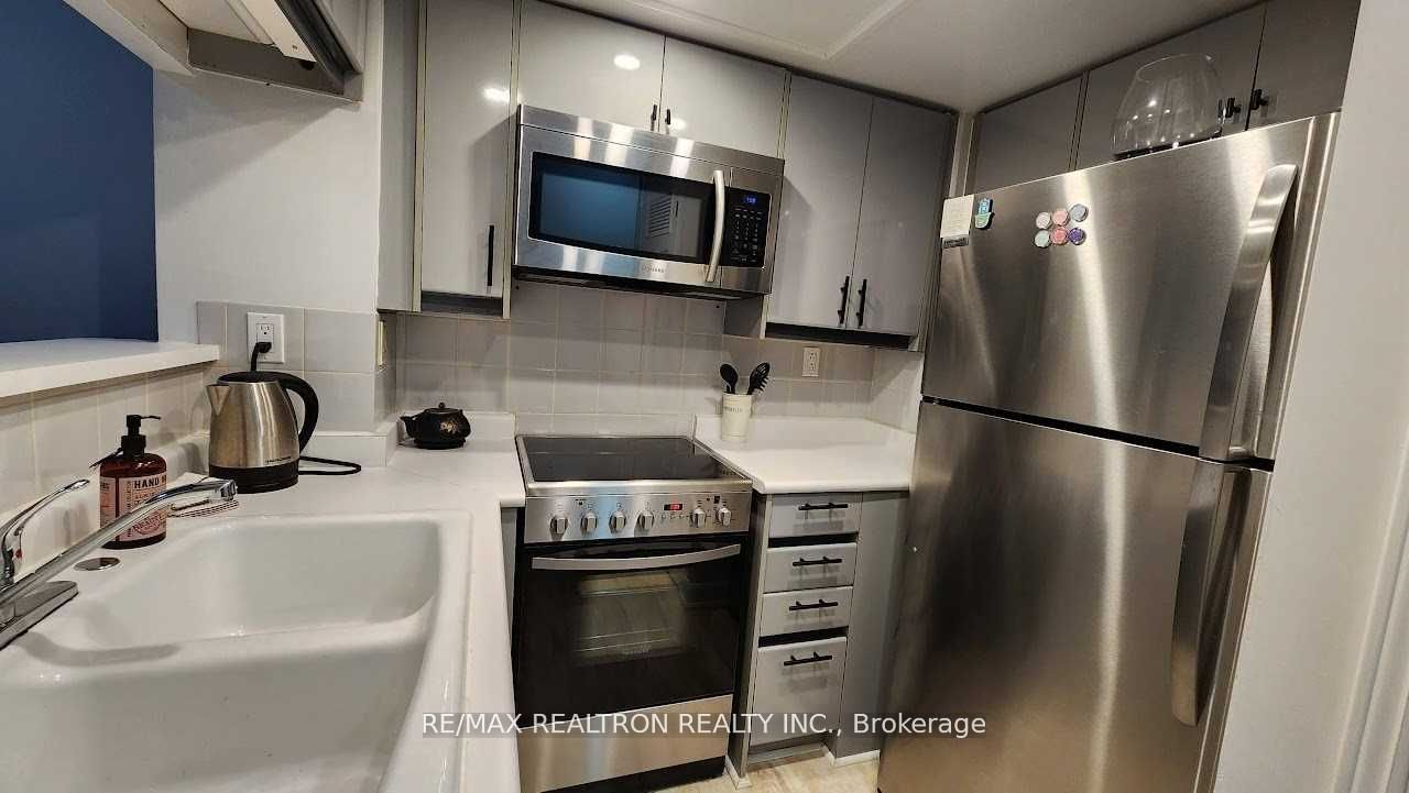 7 Broadway Avenue #211