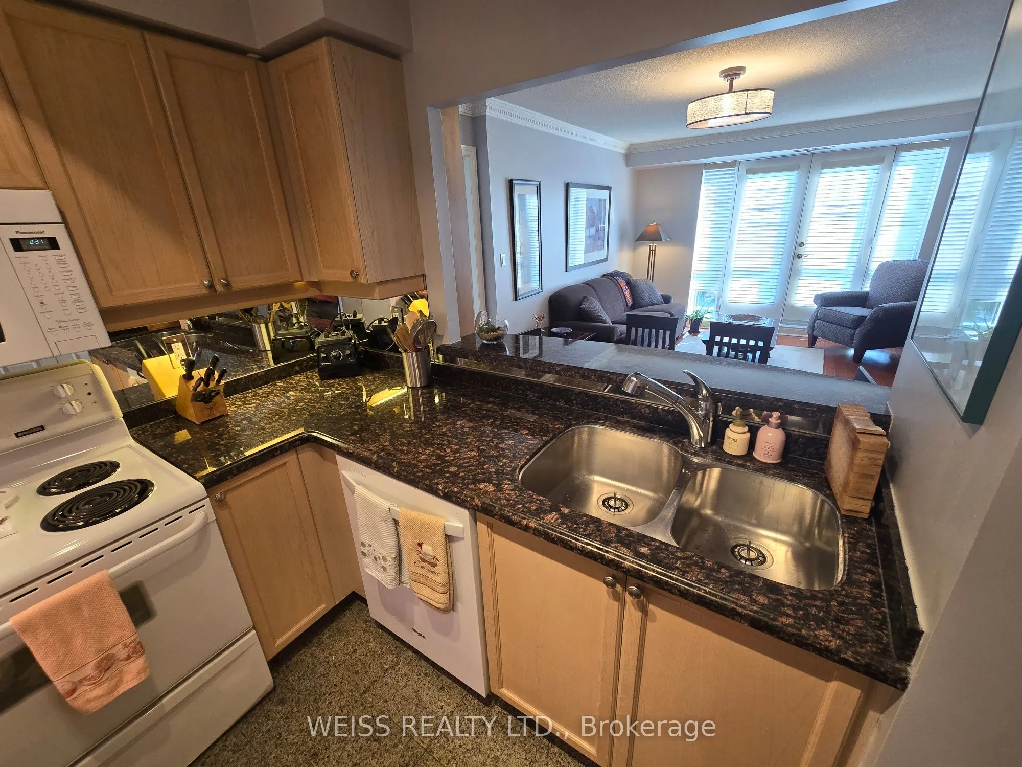 800 Spadina Road, #404