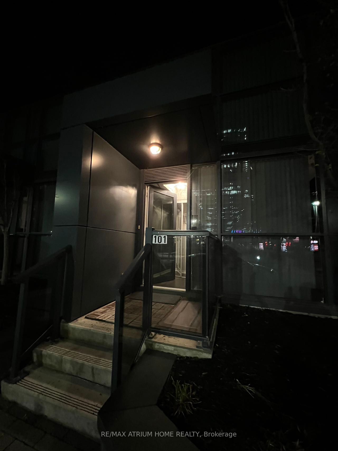 352 Front Street W, #101
