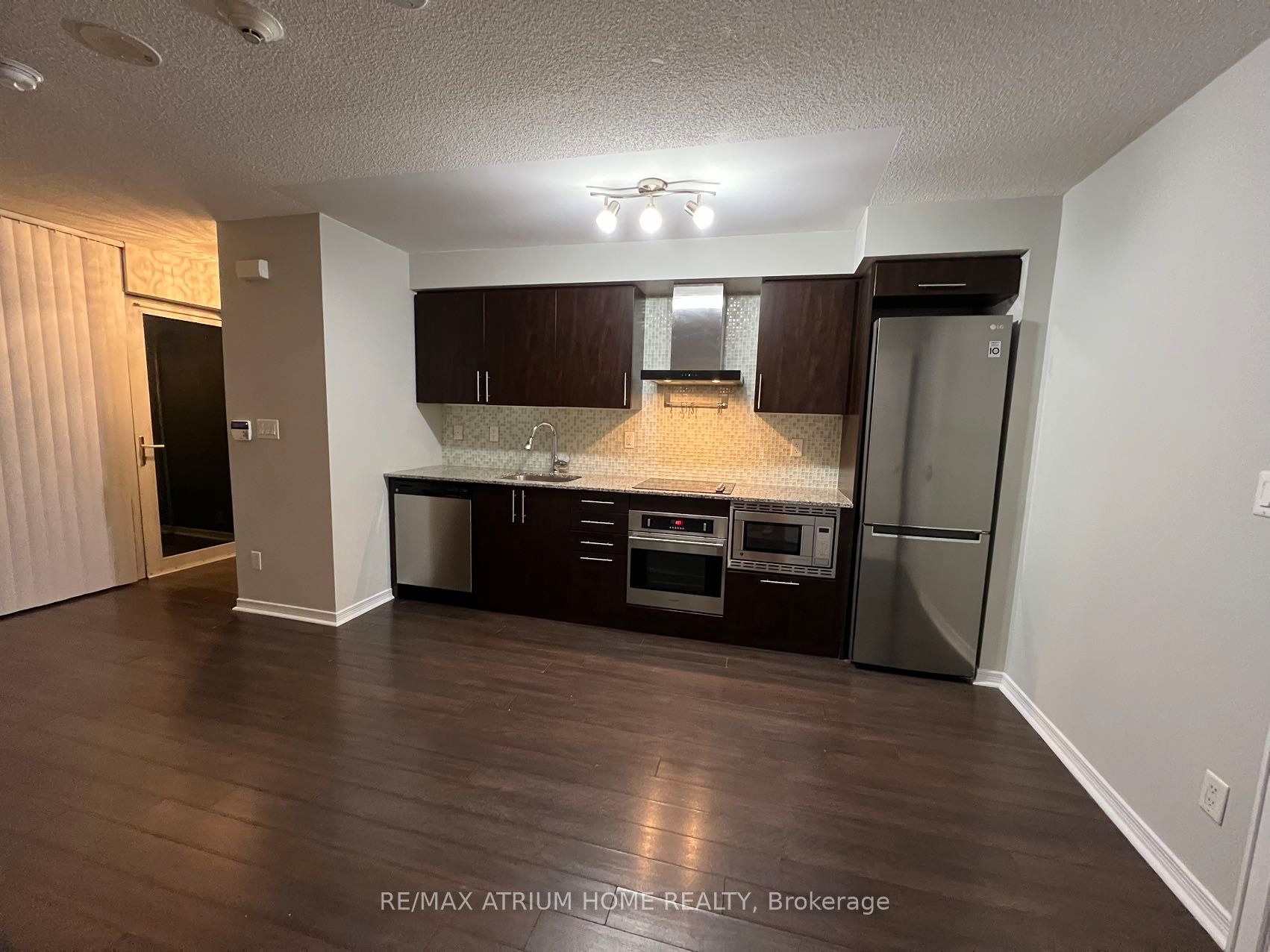 352 Front Street W, #101