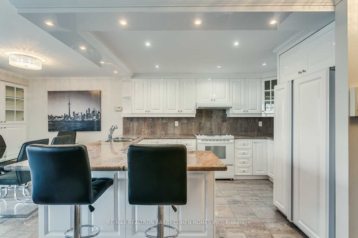 33 Harbour Square, #503