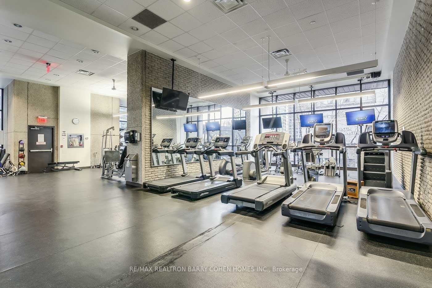 33 Harbour Square, #503