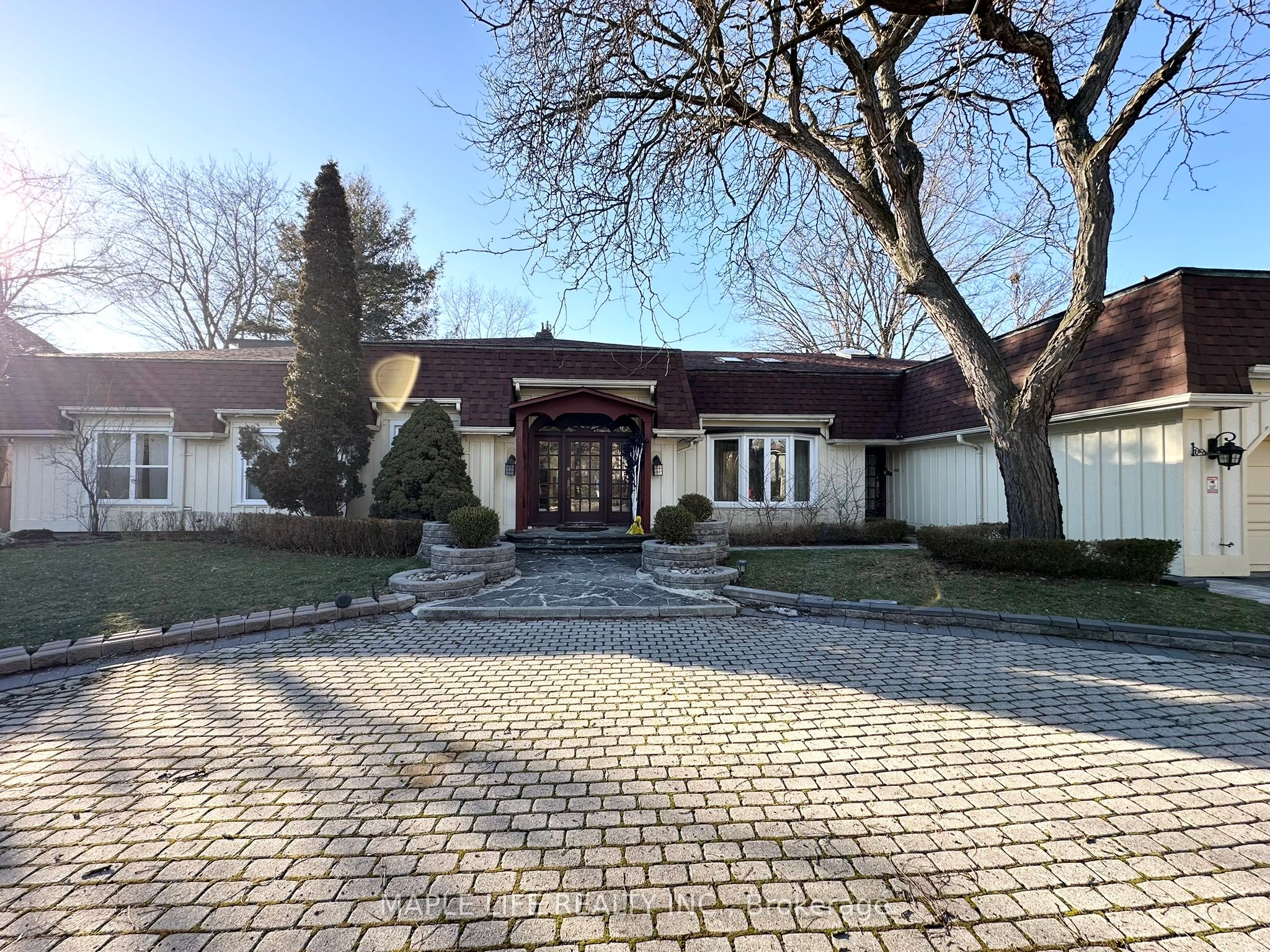 16 Brian Cliff Drive