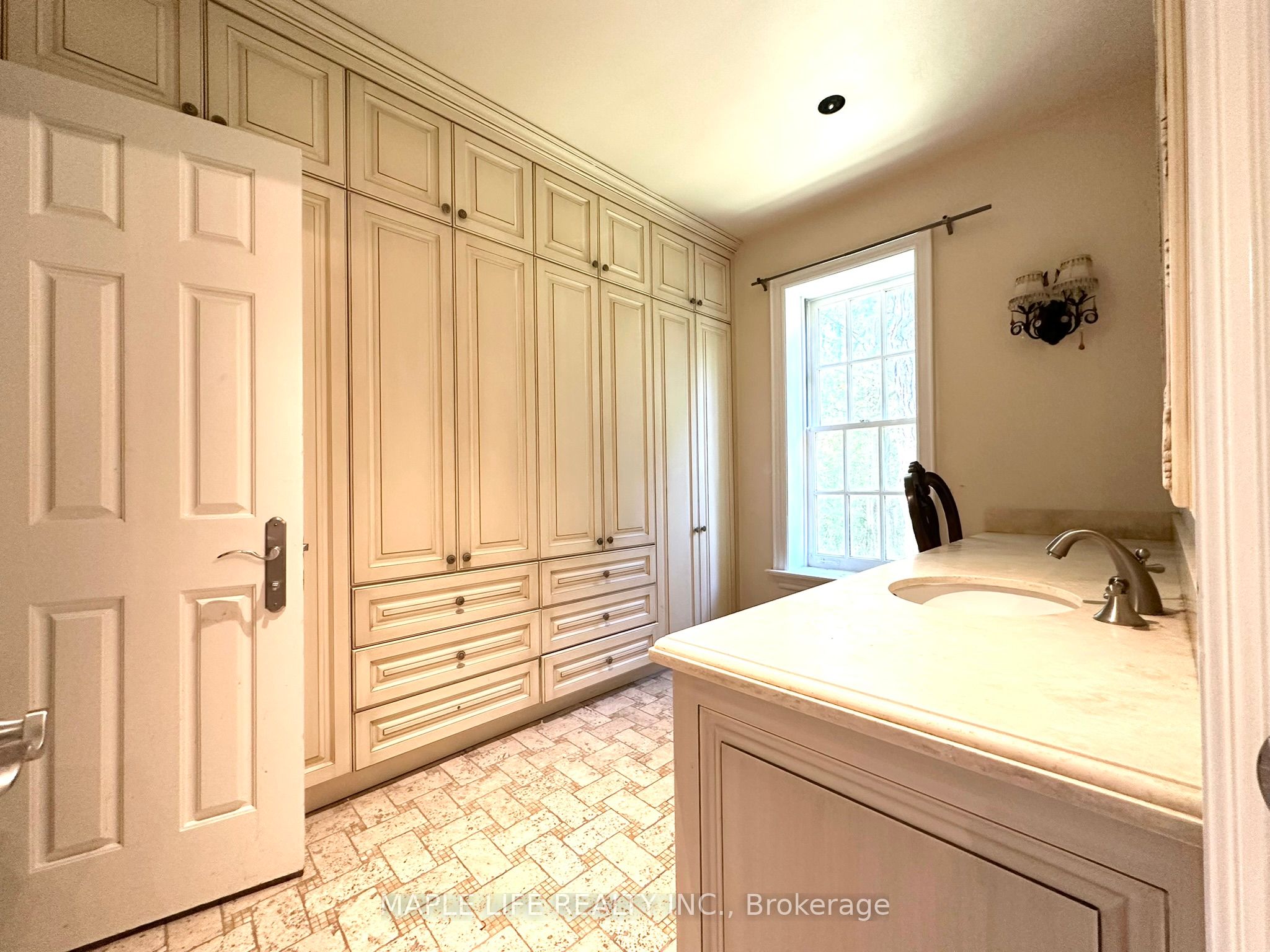 16 Brian Cliff Drive