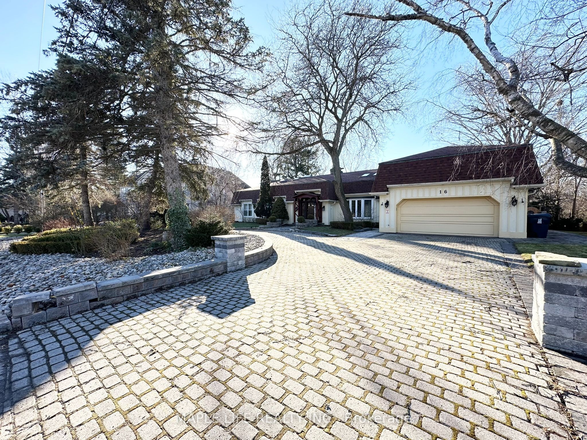 16 Brian Cliff Drive