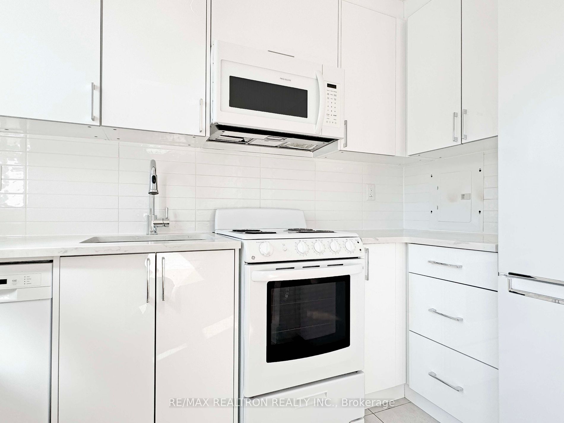 1291 Bayview Avenue, #405