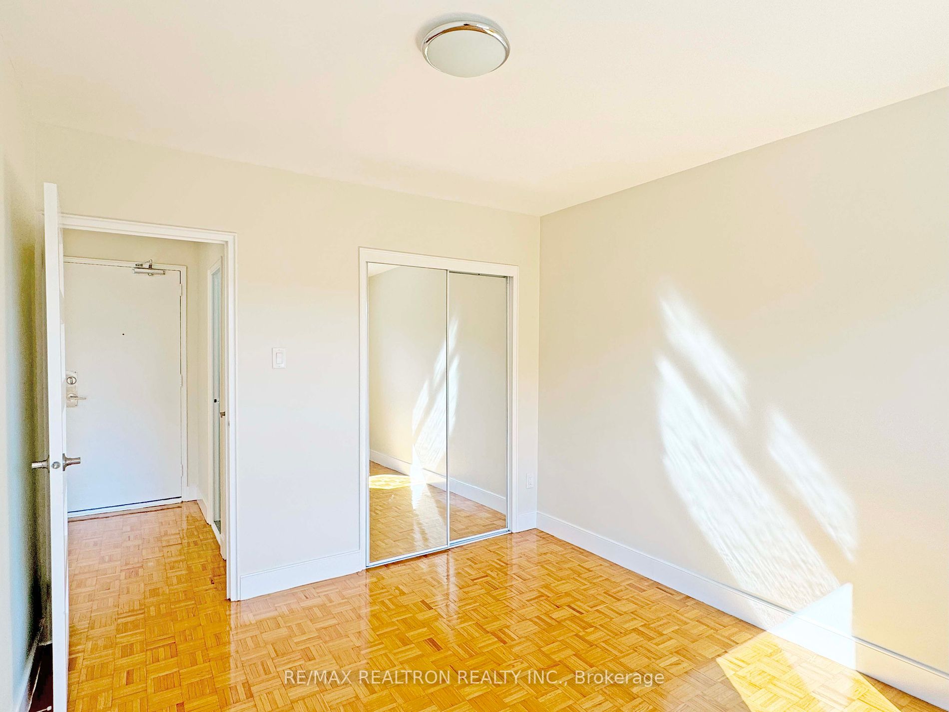 1291 Bayview Avenue, #405