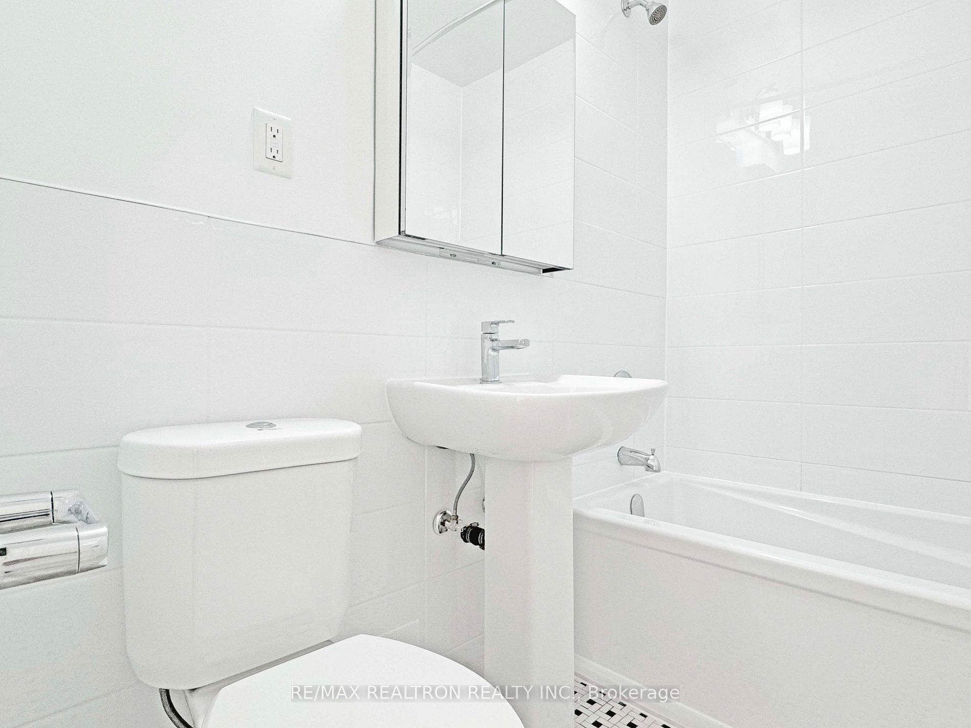 1291 Bayview Avenue, #405