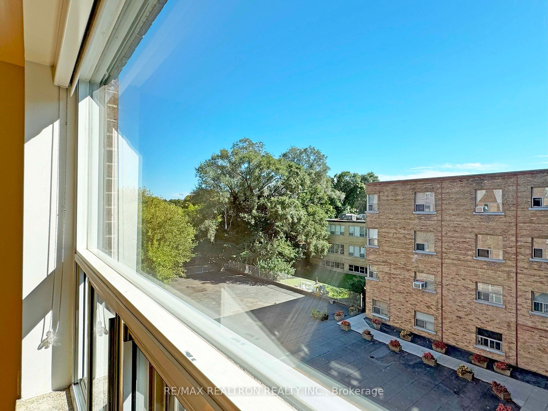 1291 Bayview Avenue, #405