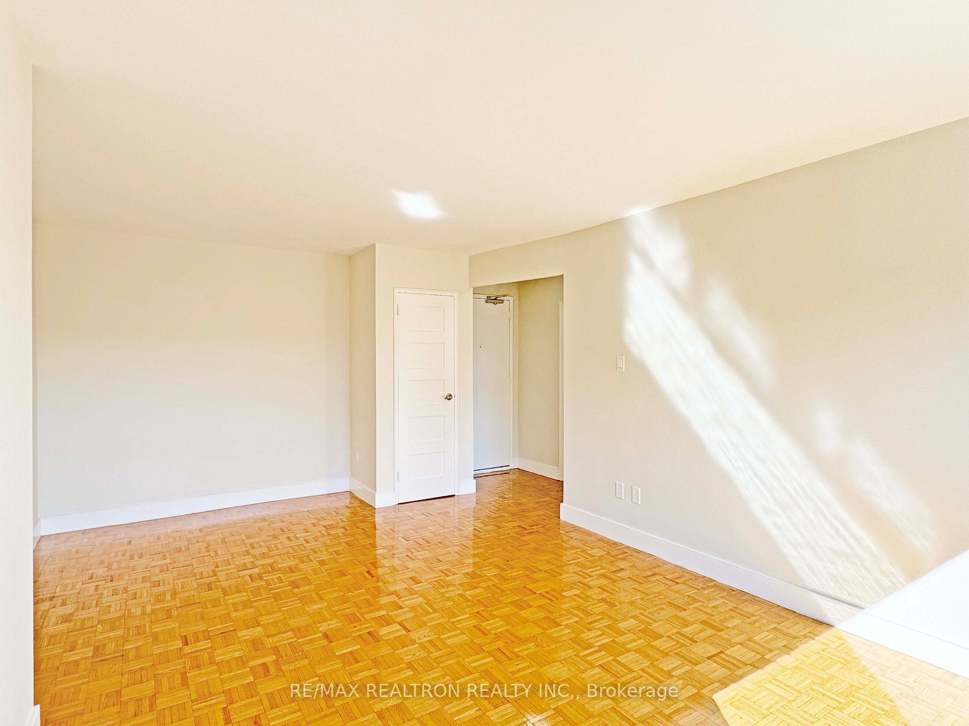 1291 Bayview Avenue, #405