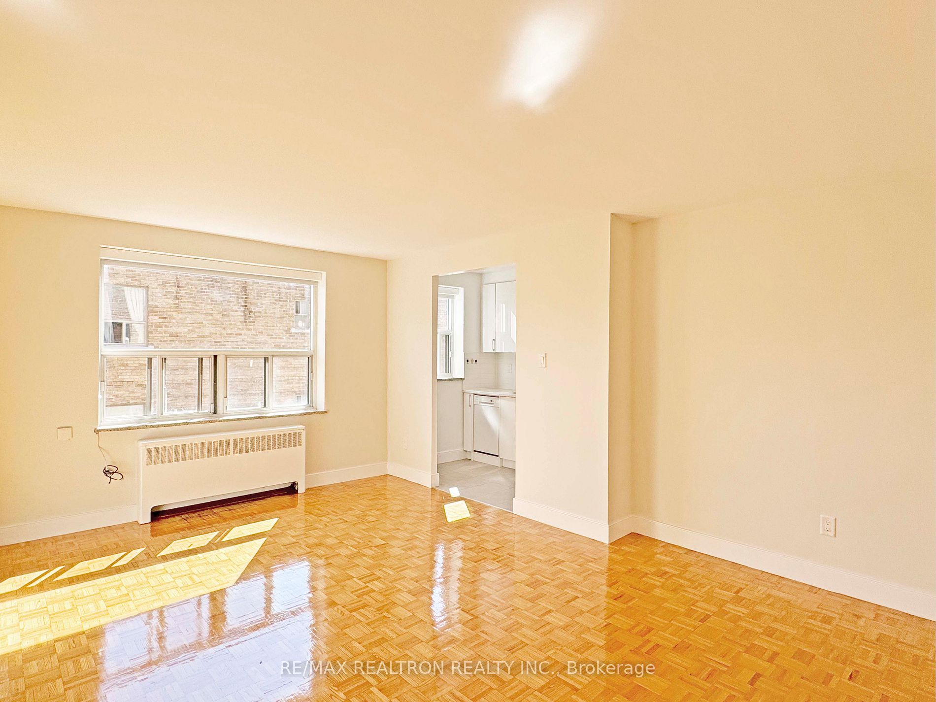1291 Bayview Avenue, #405