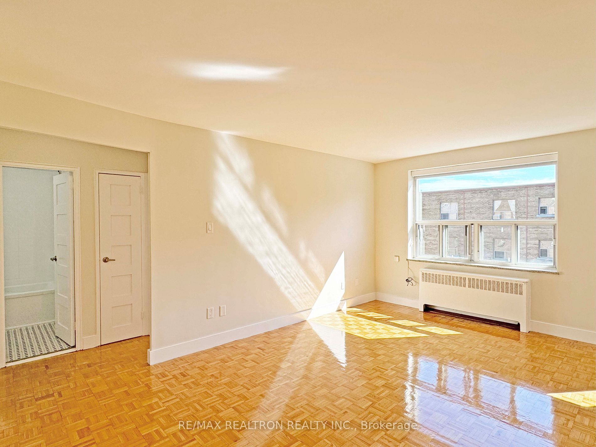 1291 Bayview Avenue, #405