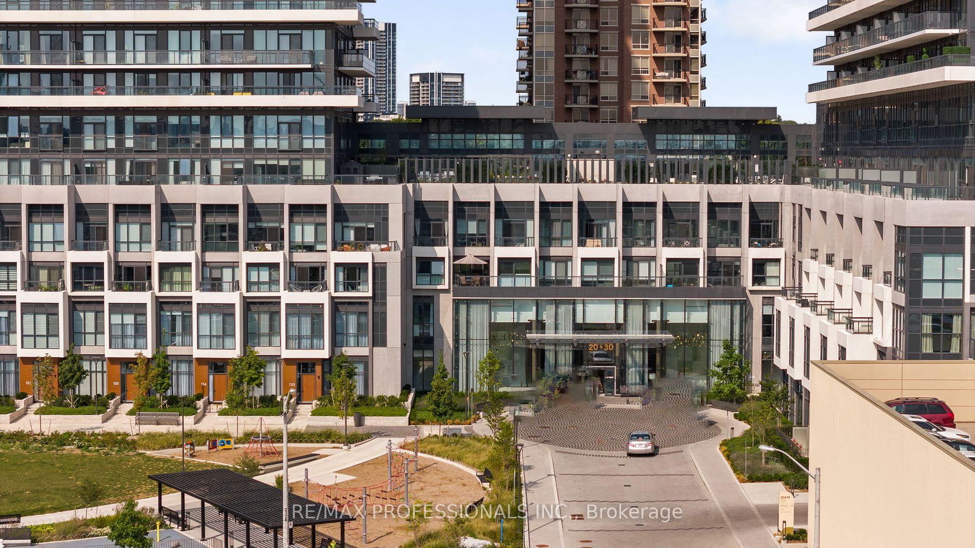30 Inn On The Park Drive, #320