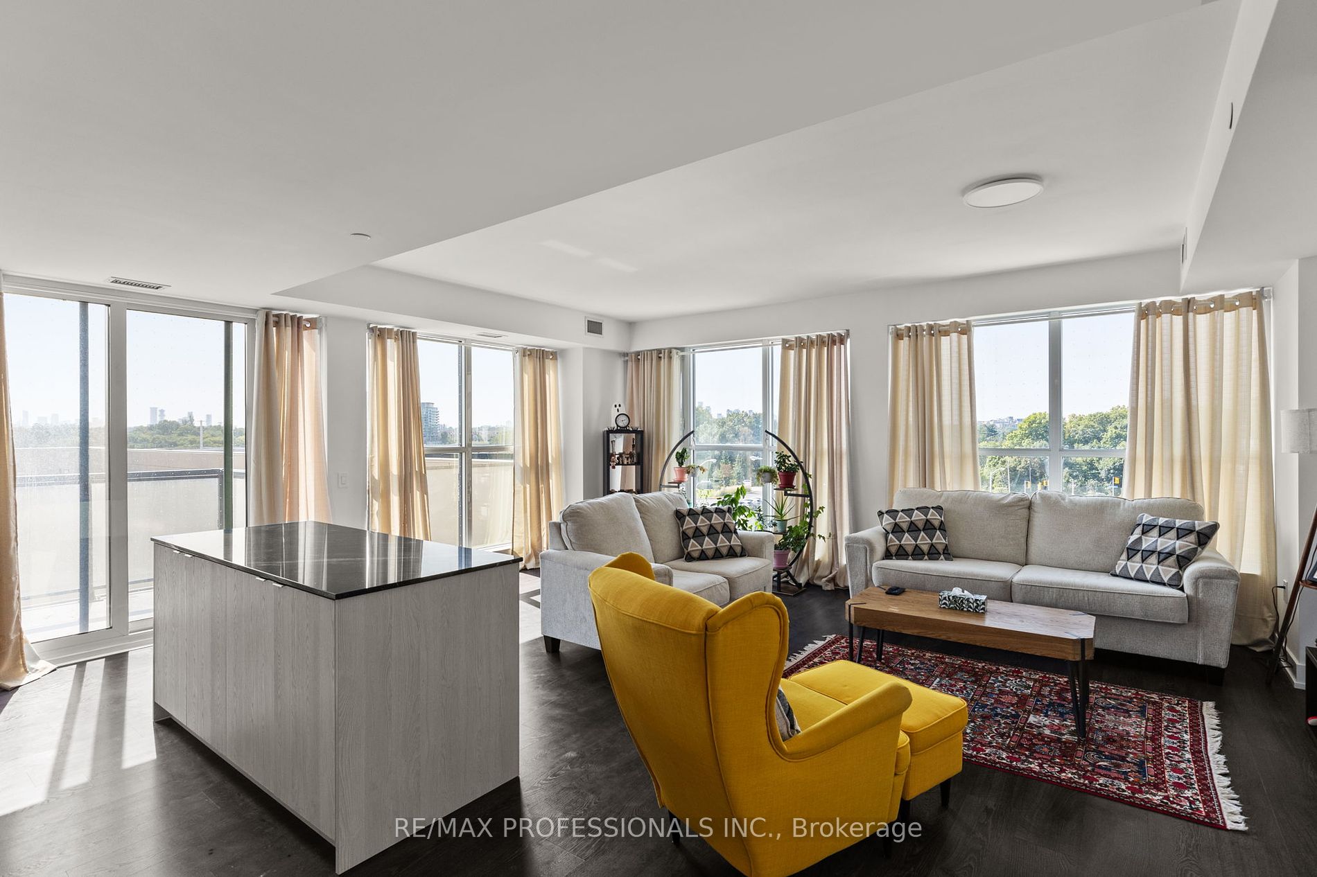 30 Inn On The Park Drive, #320