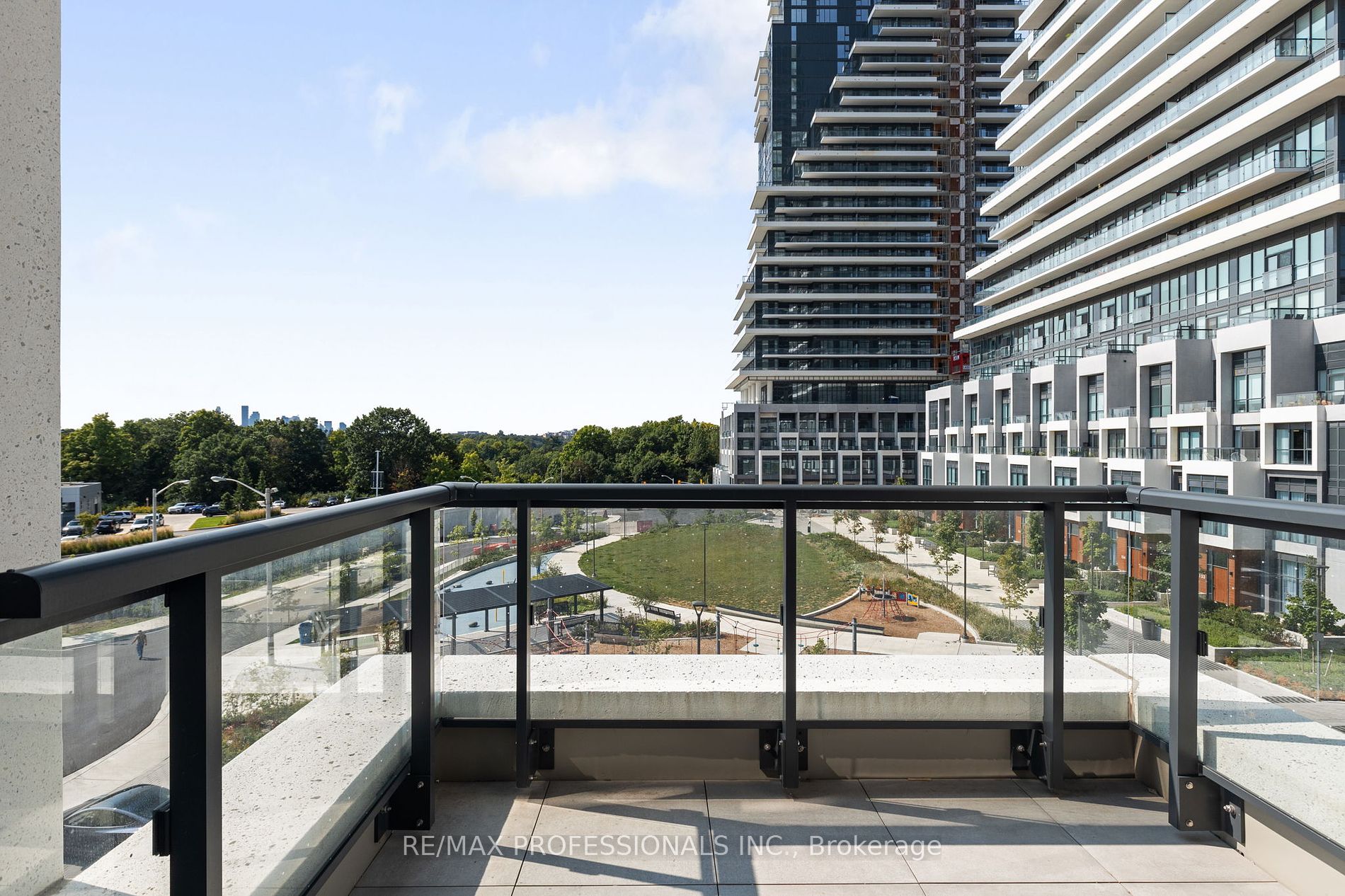 30 Inn On The Park Drive, #320
