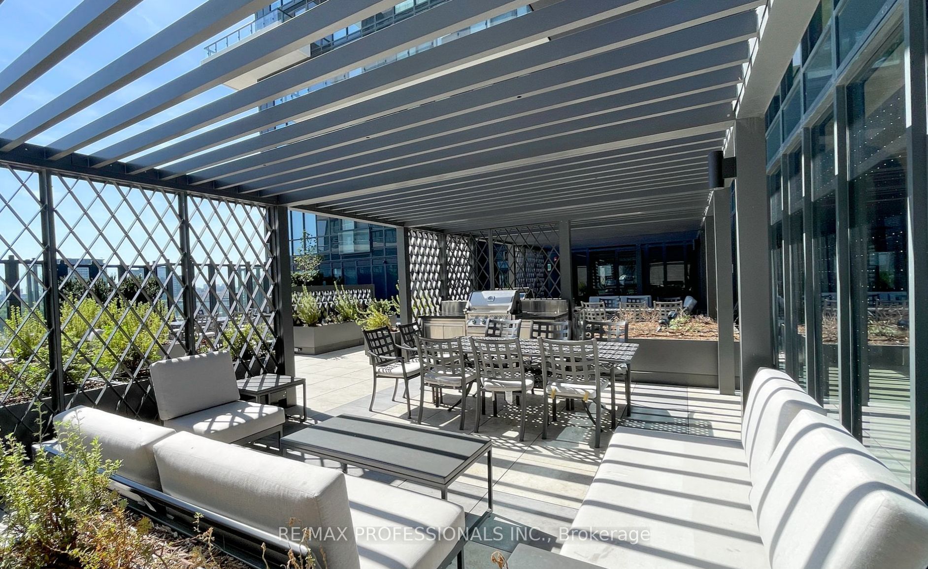 30 Inn On The Park Drive, #320