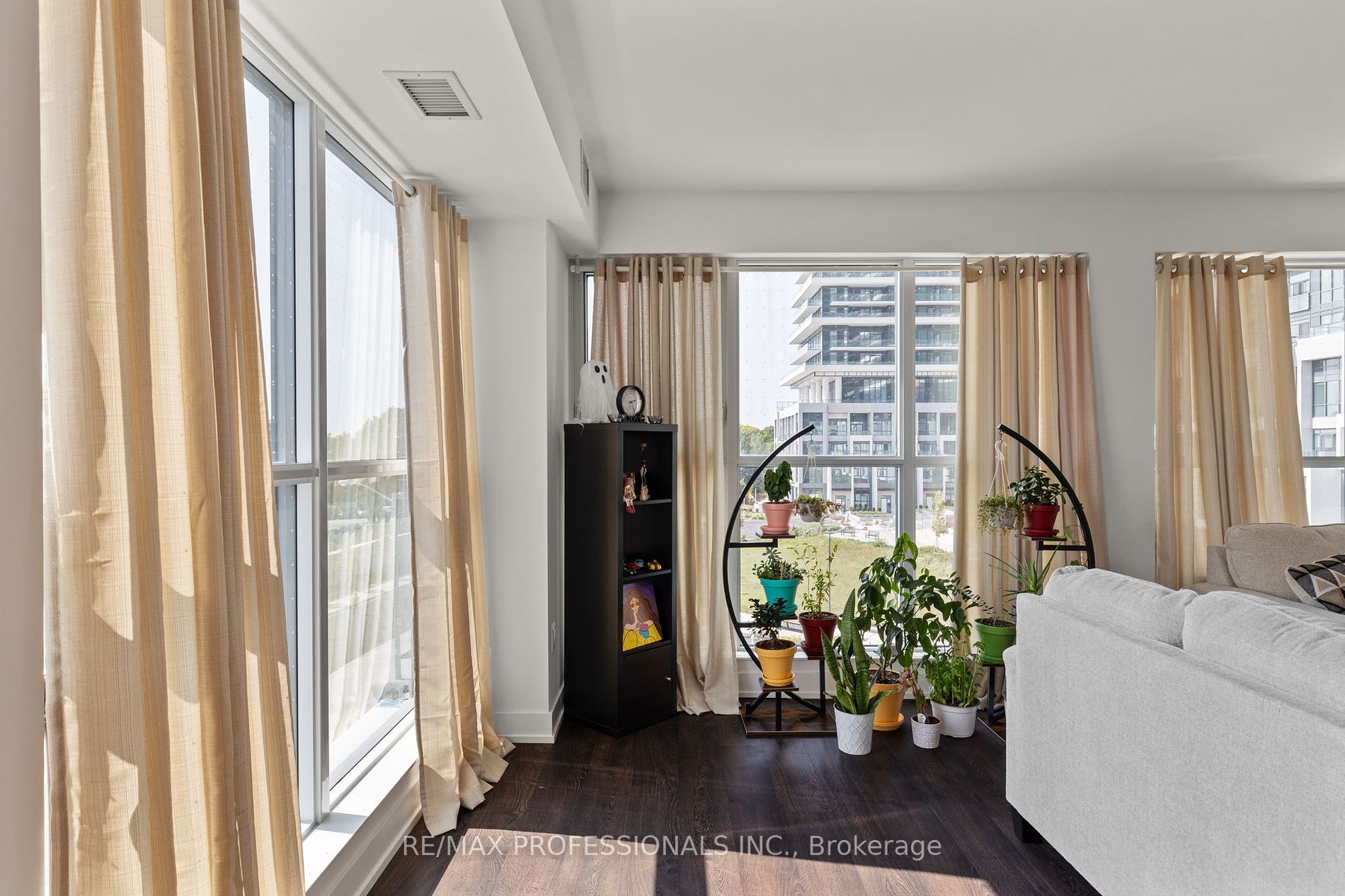 30 Inn On The Park Drive, #320