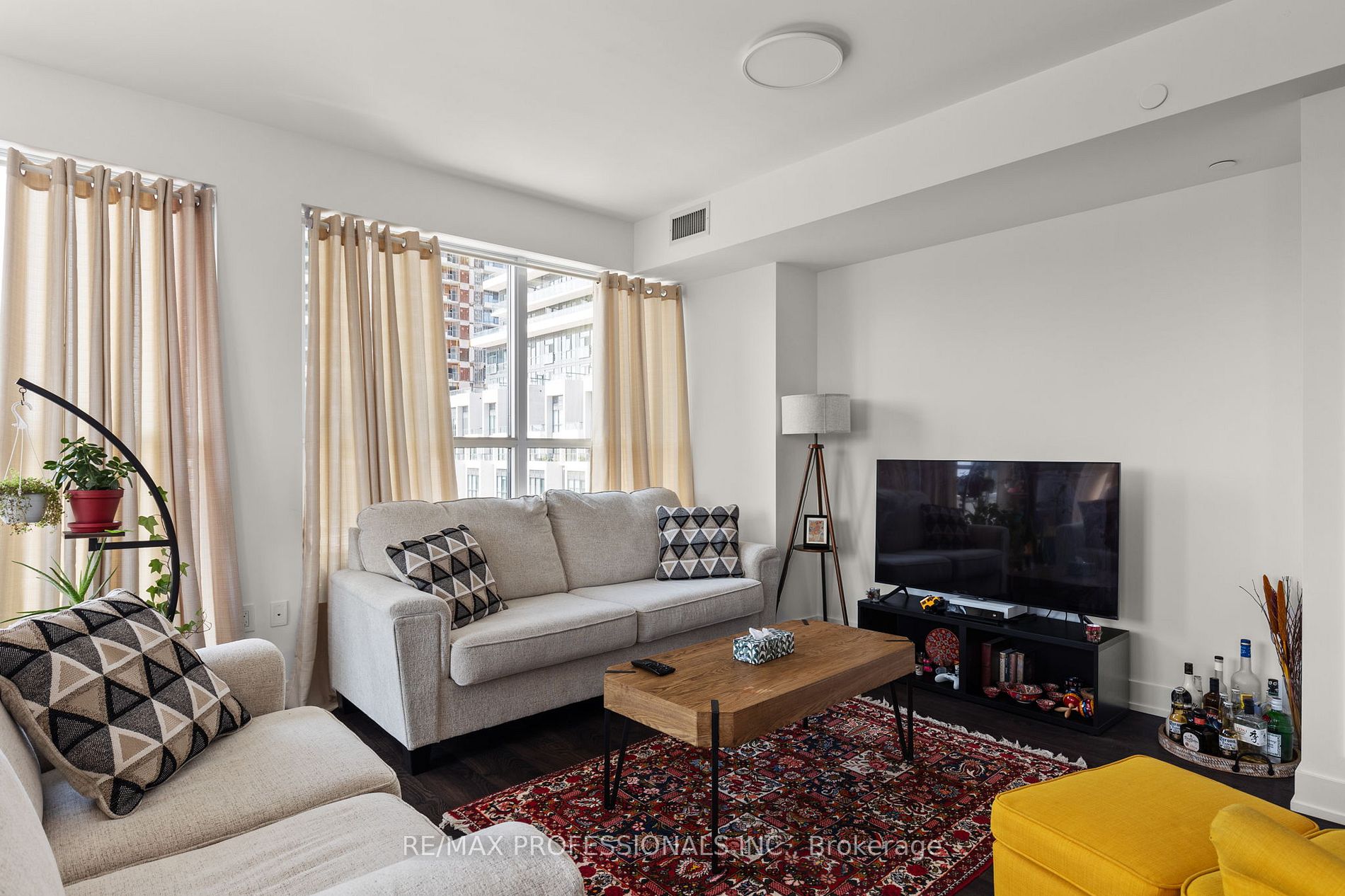 30 Inn On The Park Drive, #320