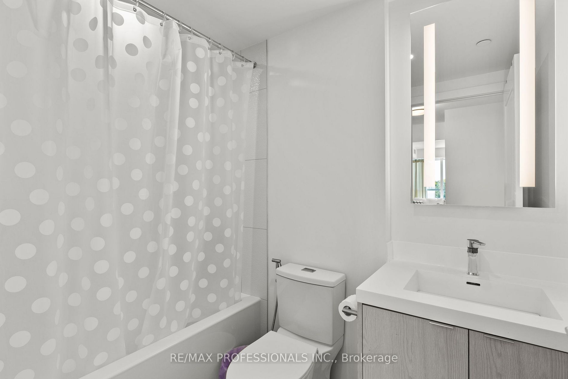 30 Inn On The Park Drive, #320