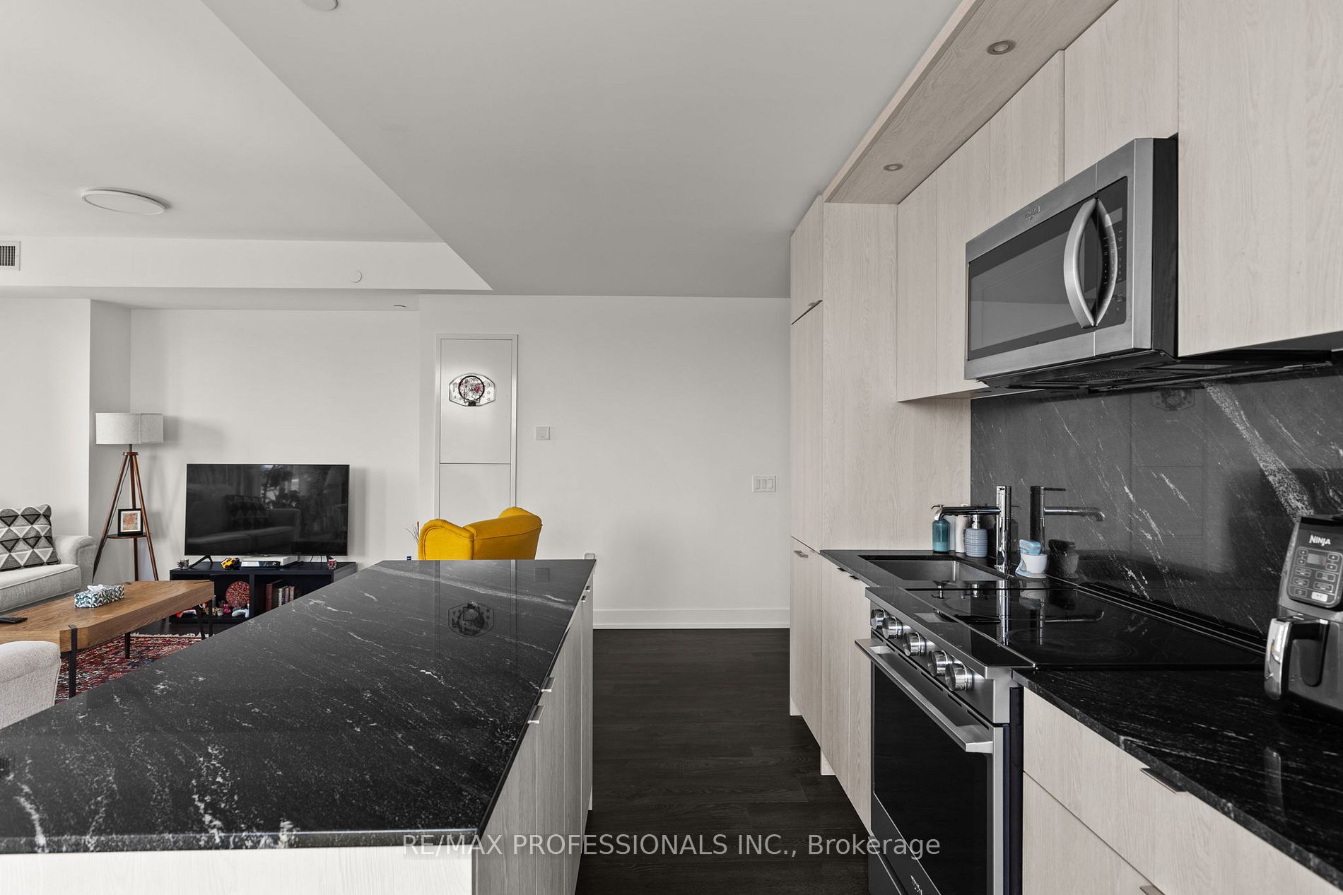 30 Inn On The Park Drive, #320