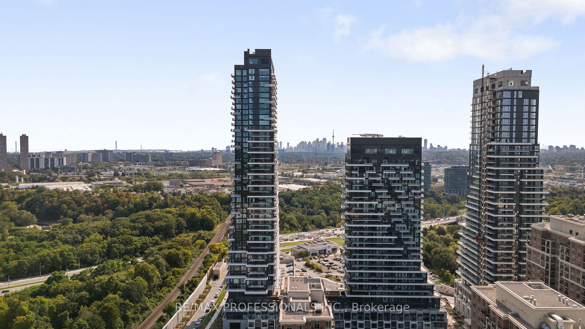 30 Inn On The Park Drive, #320