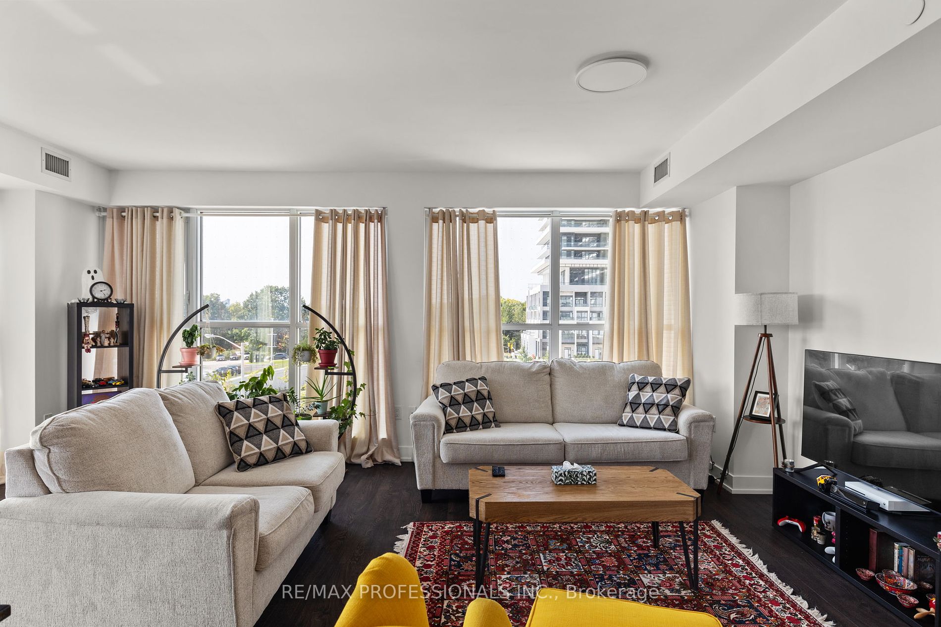 30 Inn On The Park Drive, #320