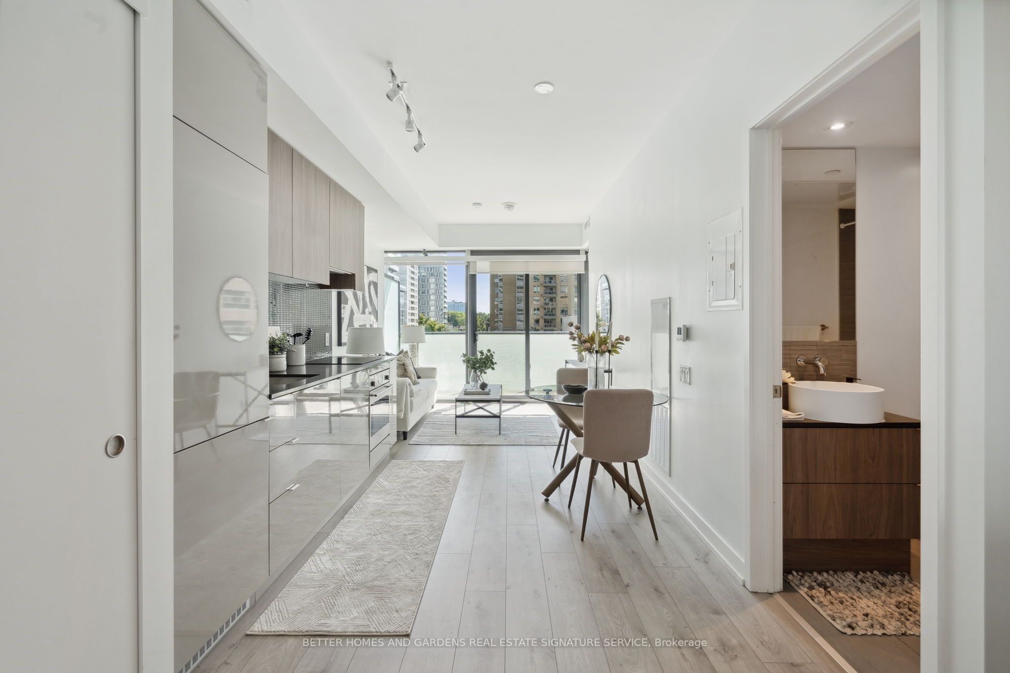 161 Roehampton Avenue, #515