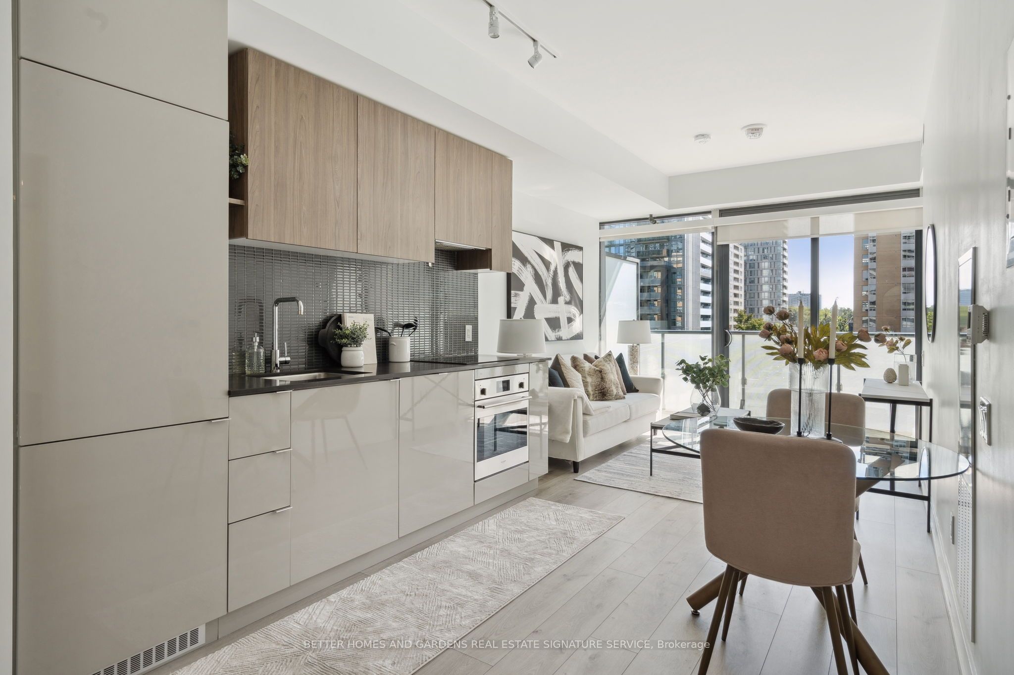 161 Roehampton Avenue, #515