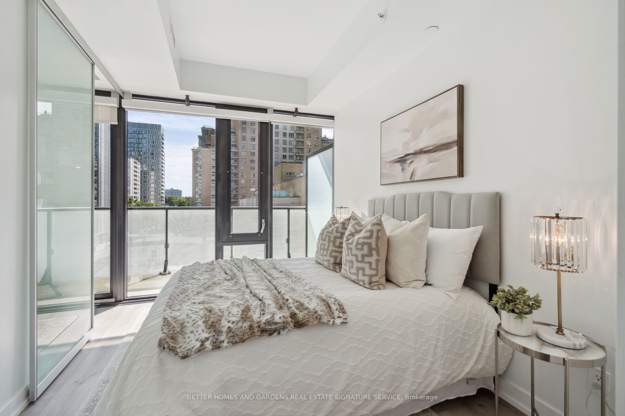 161 Roehampton Avenue, #515