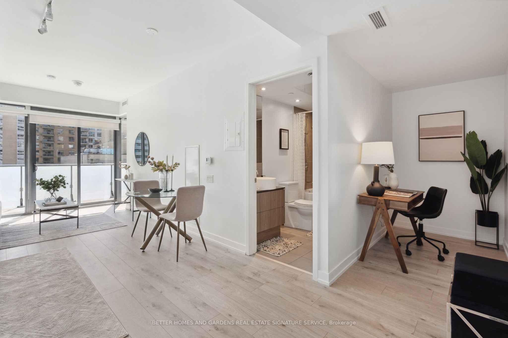 161 Roehampton Avenue, #515