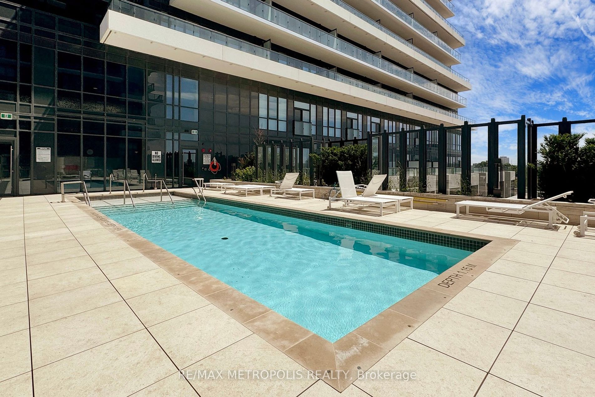20 Inn On The Park Drive, #638