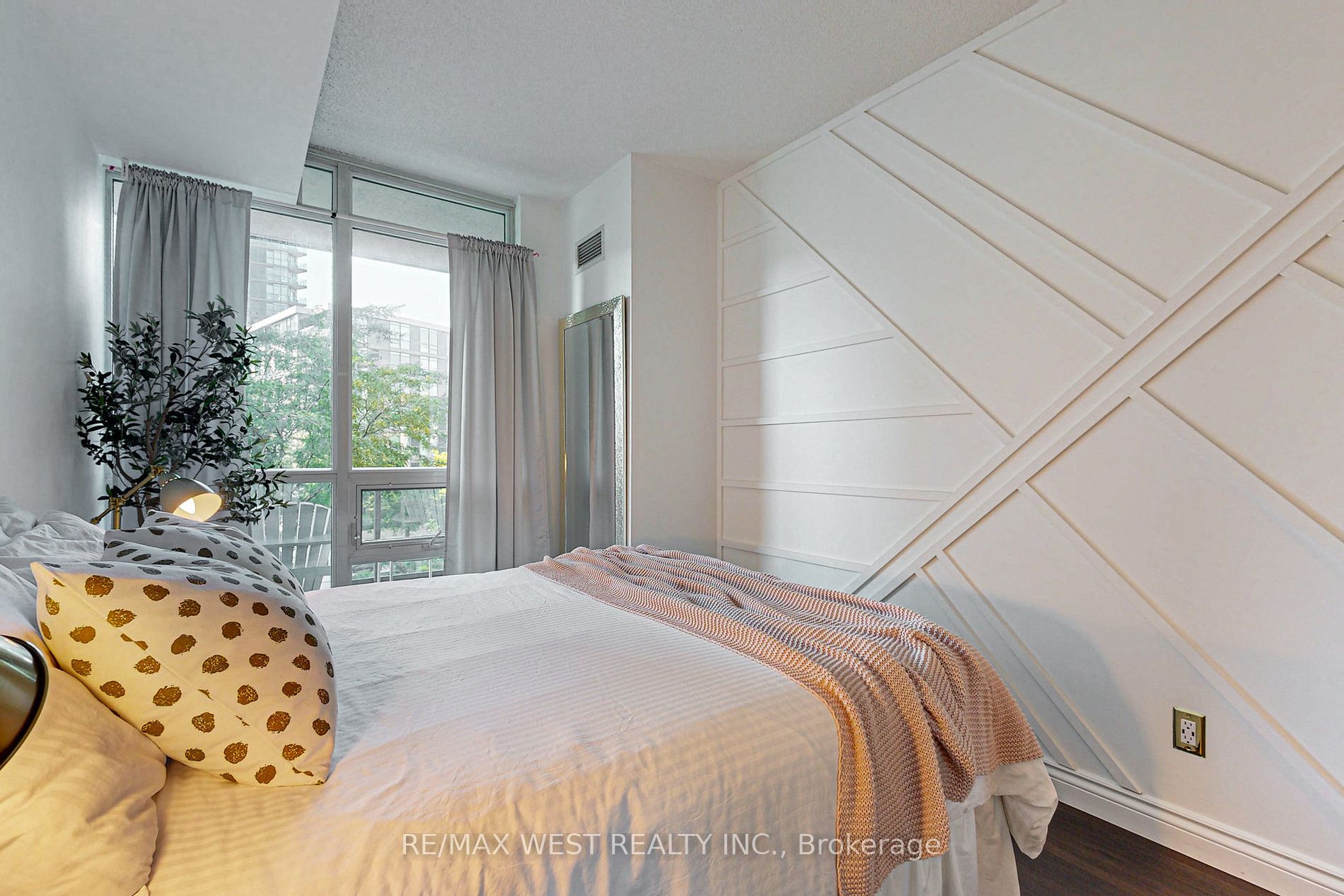 209 Fort York Boulevard #355