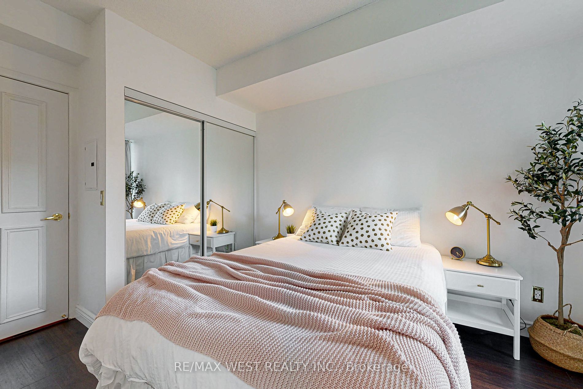 209 Fort York Boulevard #355