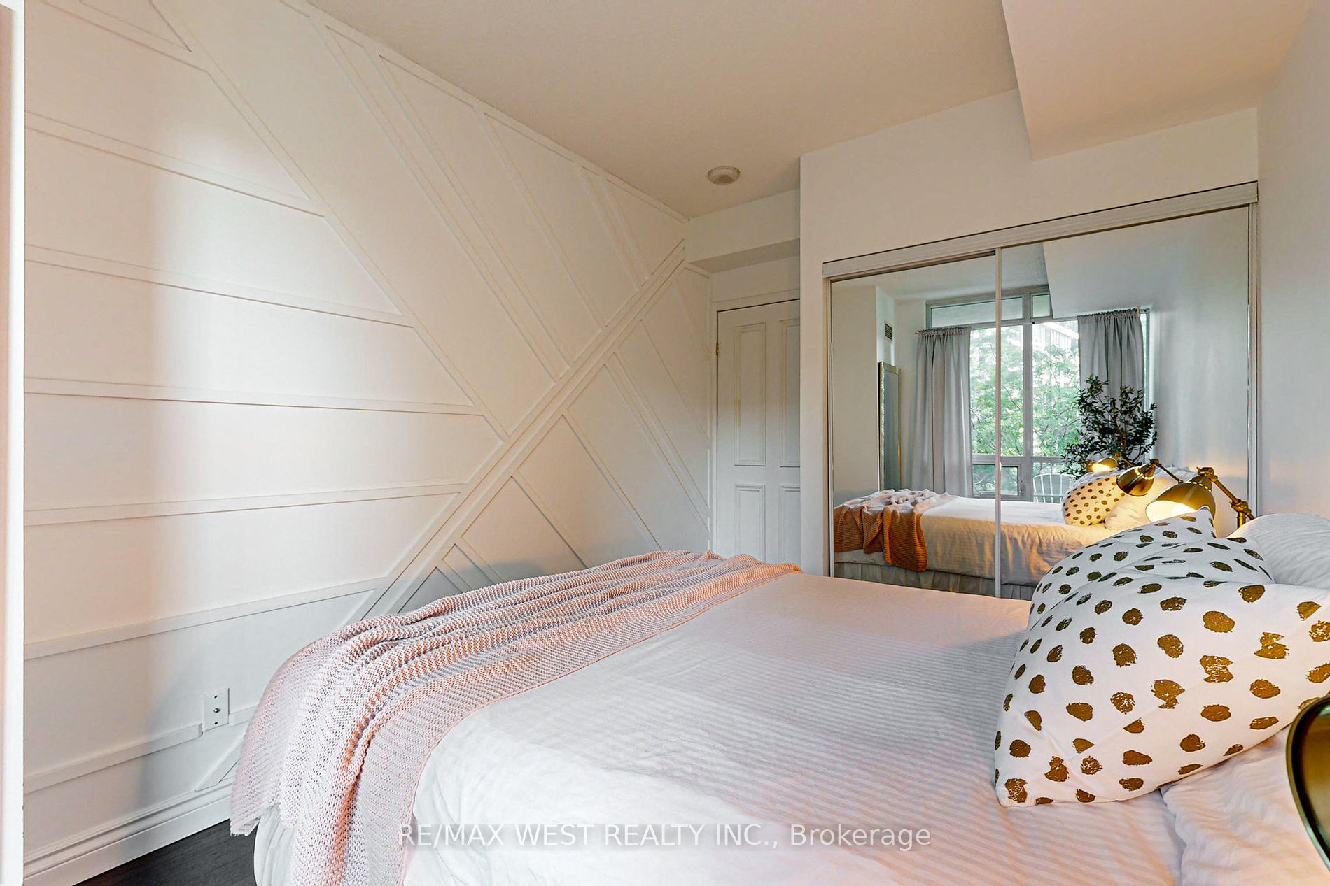 209 Fort York Boulevard #355