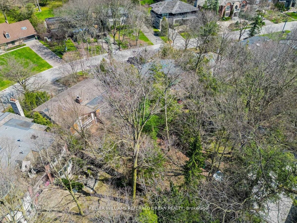 15 York Valley Crescent