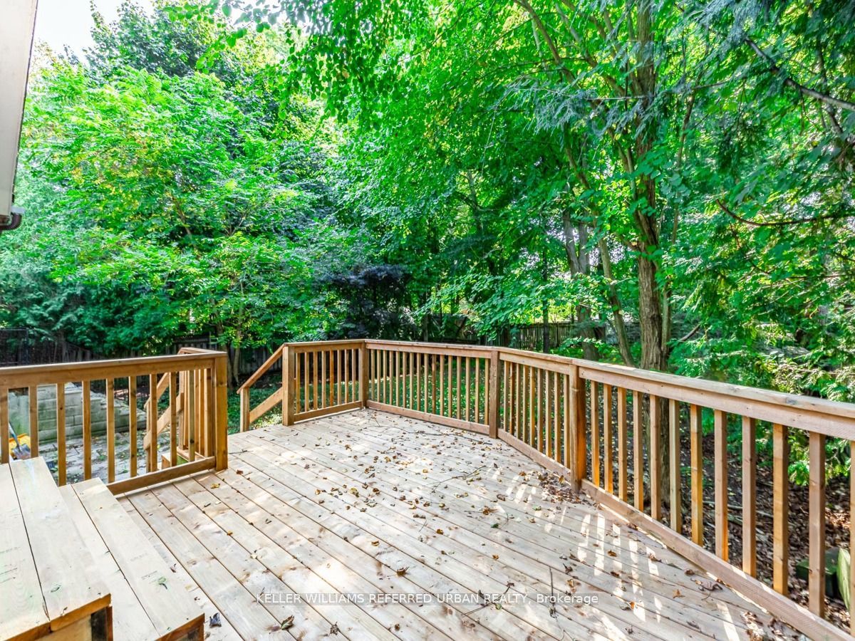 15 York Valley Crescent