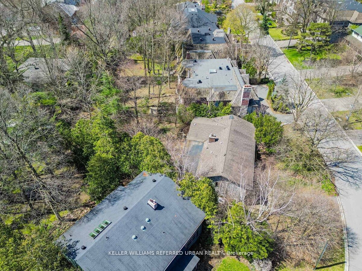 15 York Valley Crescent