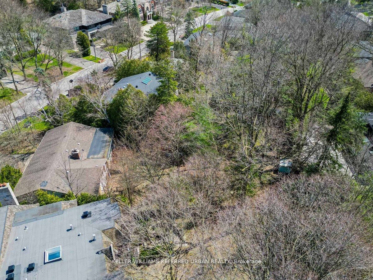 15 York Valley Crescent