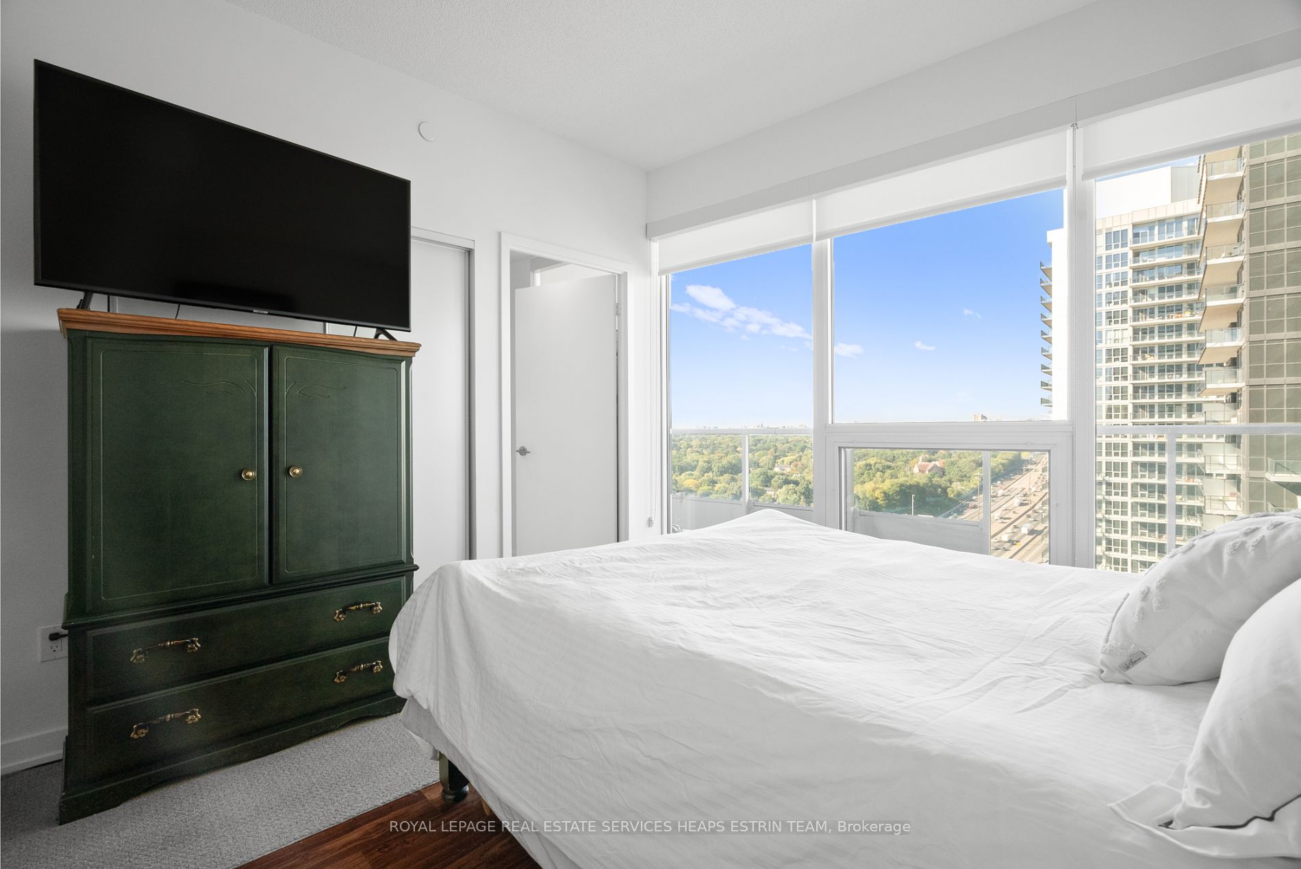115 Mcmahon Drive, #2711