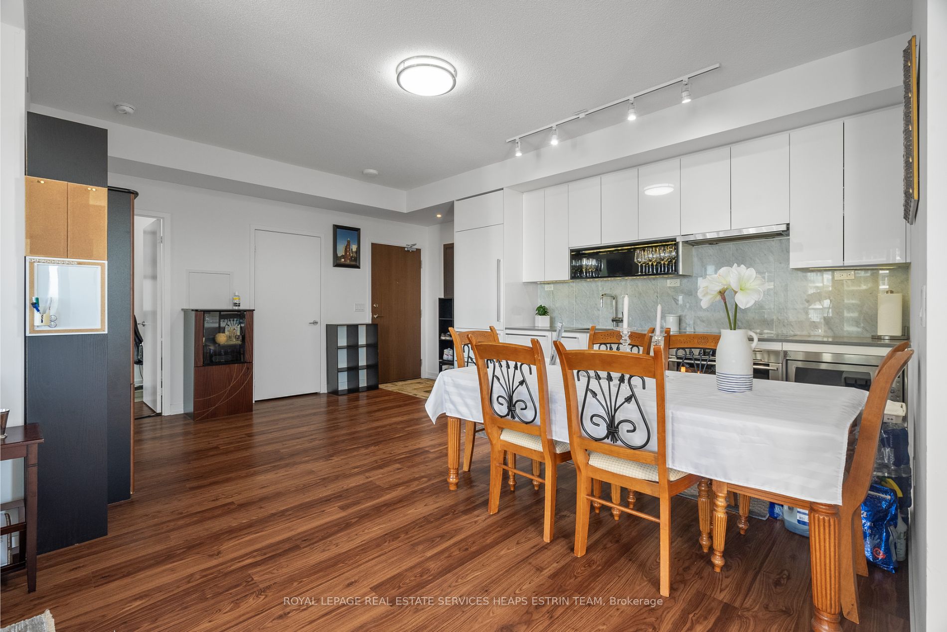 115 Mcmahon Drive, #2711