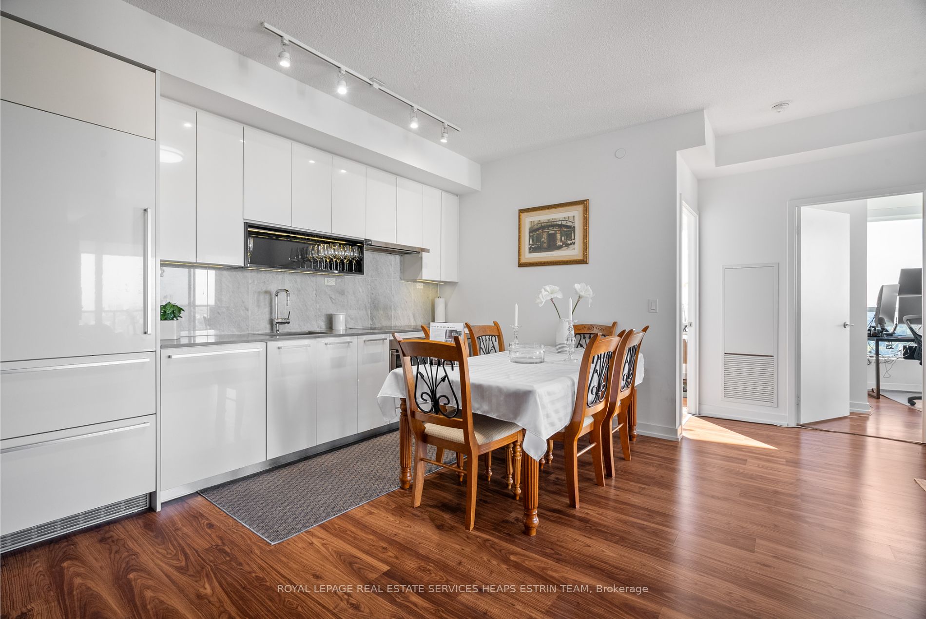 115 Mcmahon Drive, #2711