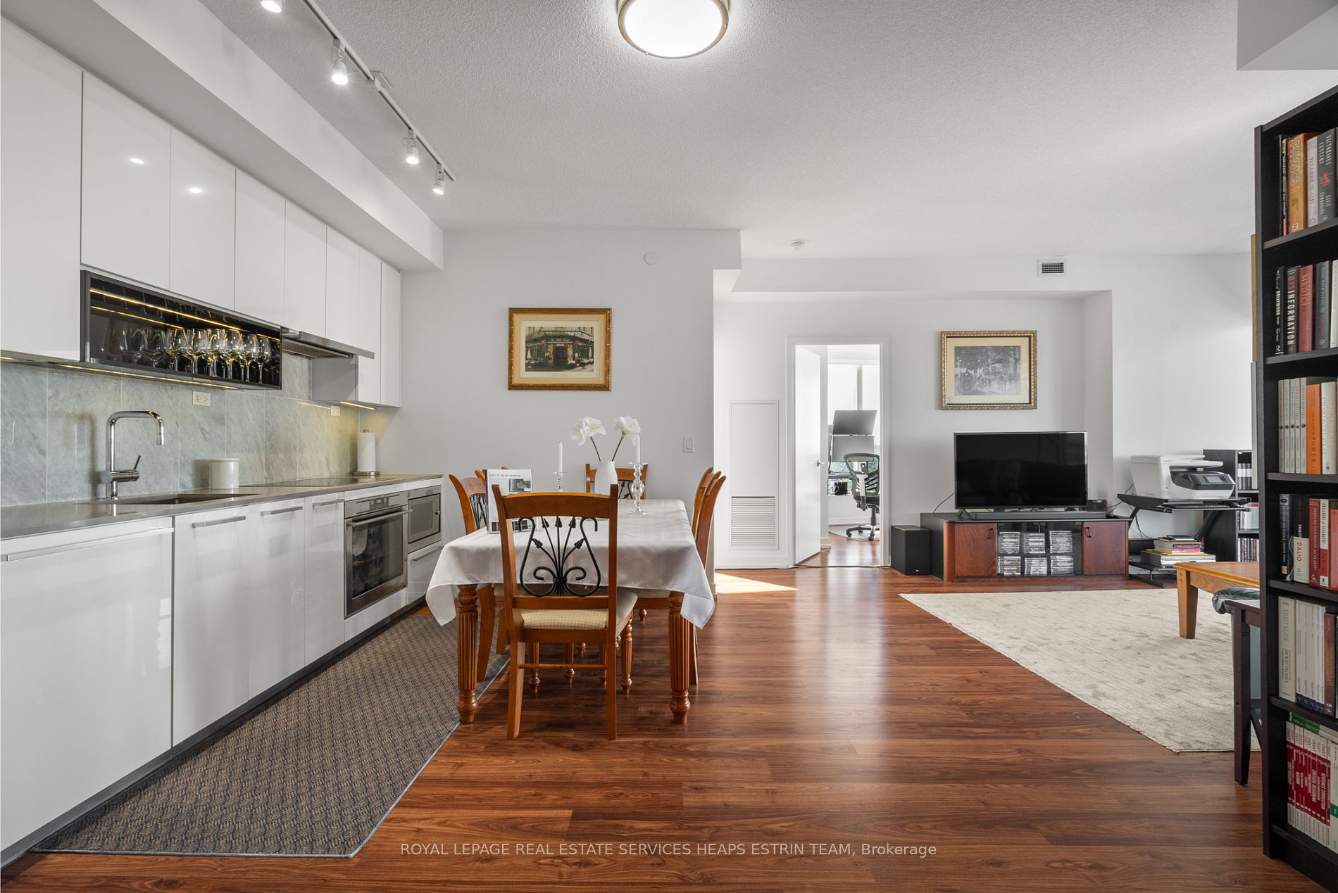 115 Mcmahon Drive, #2711