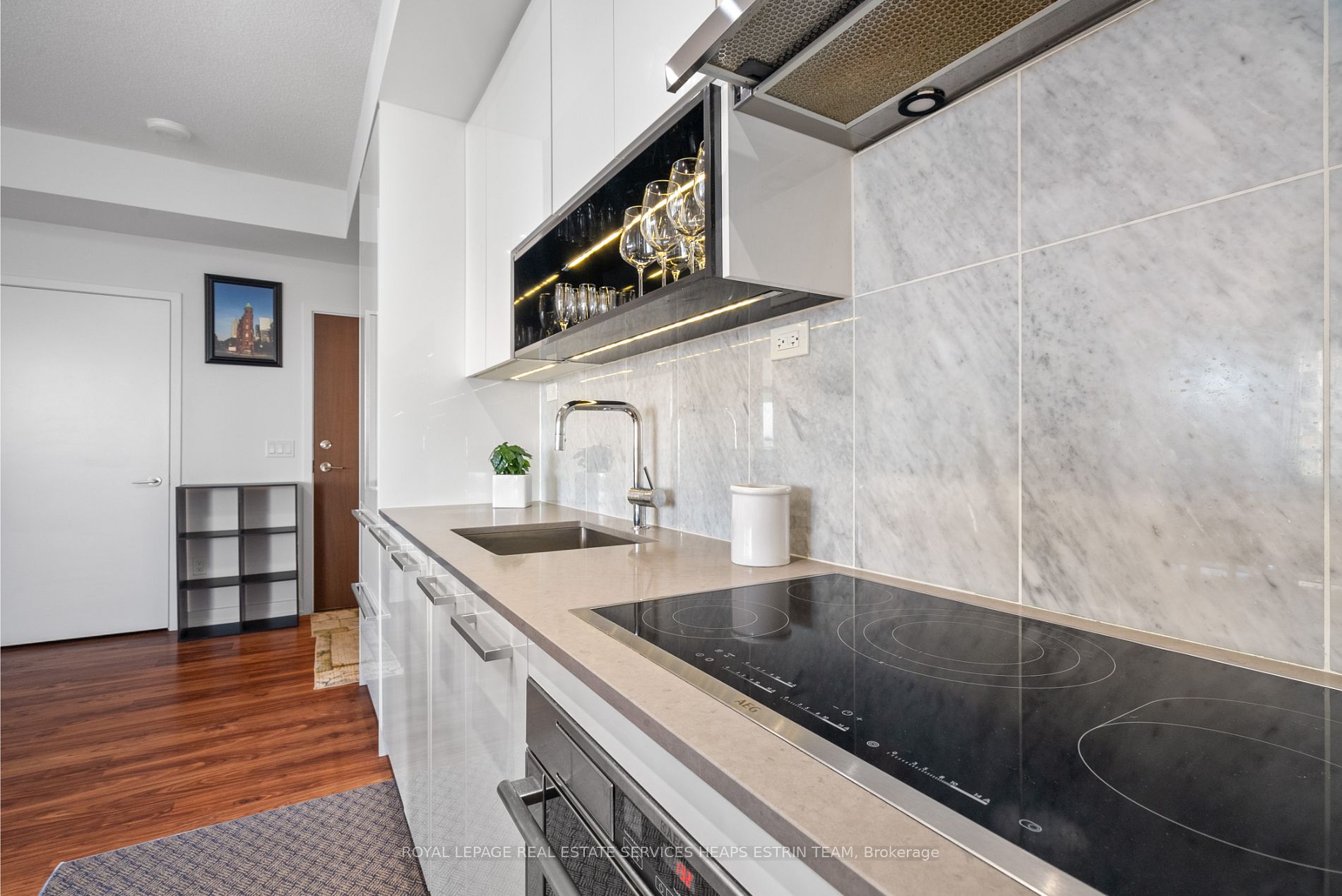 115 Mcmahon Drive, #2711