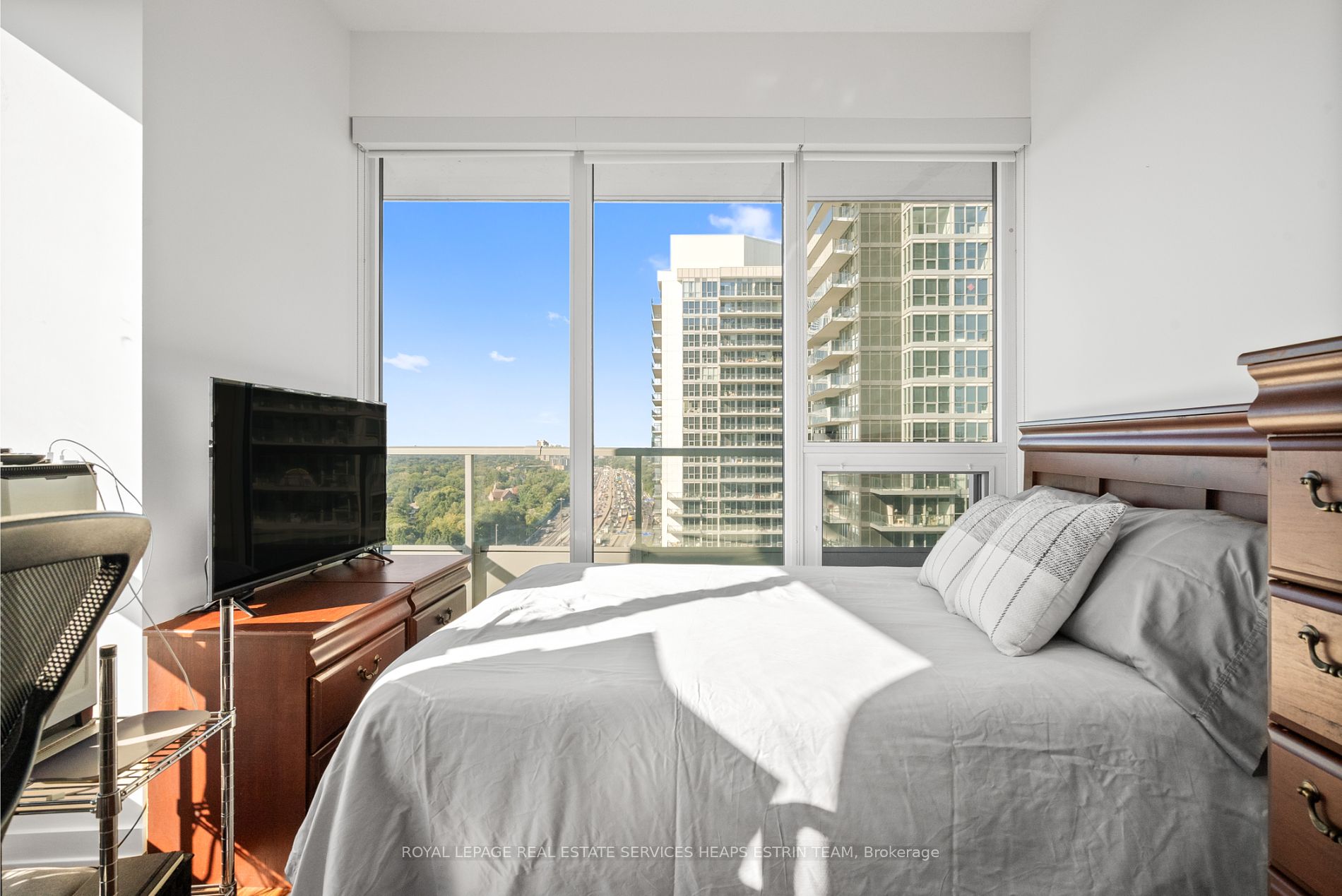 115 Mcmahon Drive, #2711