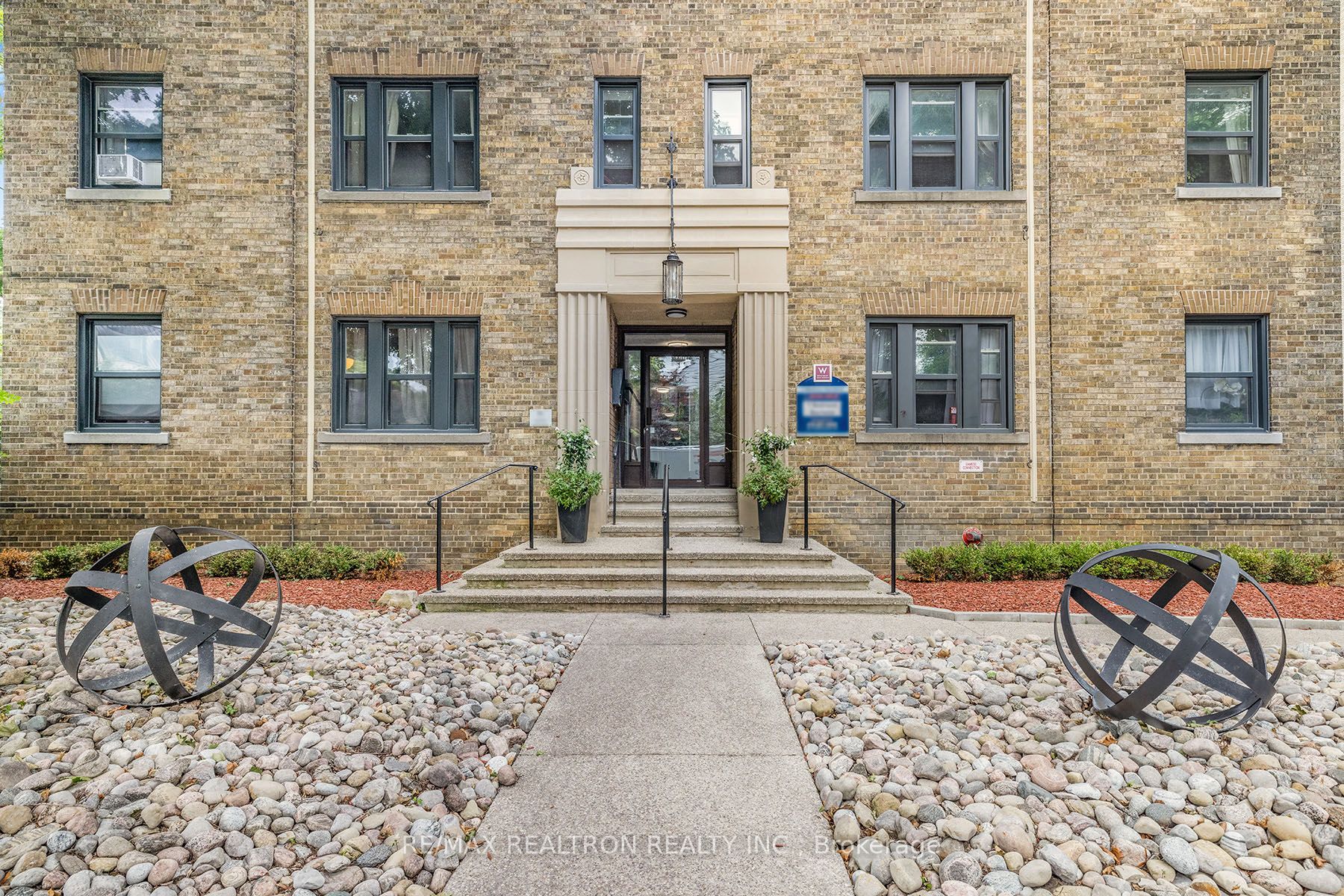 1 Mallory Gardens #4